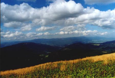 Panorama z Przełęczy Pawlusiej w stronę Beskidu Śląskiego - Dariusz Kajzer